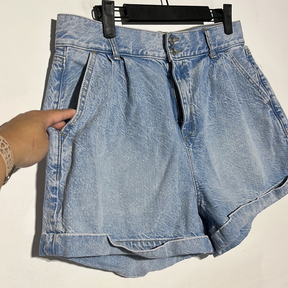American Eagle Light Wash High Rise Mom Denim Shorts Size 10 - Picture 2 of 9